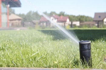 Ierīkojam dažādas sarežģītības laistīšanas sistēmas no vienkāršām virszemes, līdz pilnībā automatizētām pazemes un pavisam profesionālas ražošanas nodrošināšanai...