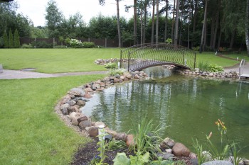 Dārzs tas nav tikai zālājs, ūdenstilpne ļoti labi papildinās ik vienu dārzu. Ja jums ir ideja mēs palīdzēsim jums to realizēt, lai vai kas tas būtu, dīķis, pergola, tiltiņš, vai vienkārši ugunskura vieta...