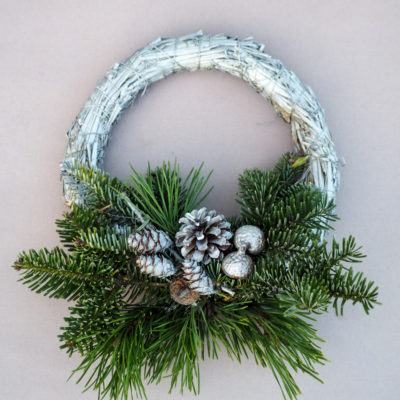 Durvju vainags uz salmu pamatnes, 20 cm