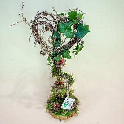 Sirds formas dekors uz ripas