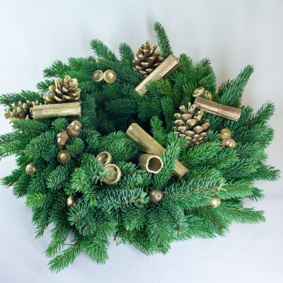 Adventes vainags, Kanādas egle, melnās priedes čiekuri, sarkanā ozola zīles, D 30 cm