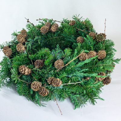 Adventes vainags, baltegle un hibrīdās lapegles čiekuri, D 22 cm