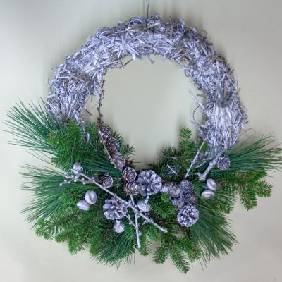 Durvju vainags uz salmu pamatnes, sudrabs, 30 cm