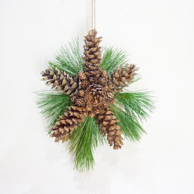 Maķedonijas priedes čiekuru zvaigzne, karināms dekors, D 22 cm