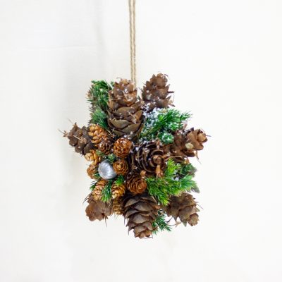 Zaļās duglāzijas čiekuru karināms dekors, D 15 cm