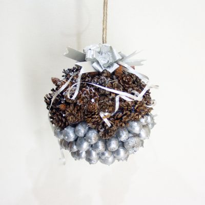 Ziemassvētku bumba no sudraba zīlēm - karināms dekors, D 13 cm