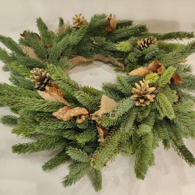 Kanādas egles adventes vainags ar skabārža lapām, D 30 cm